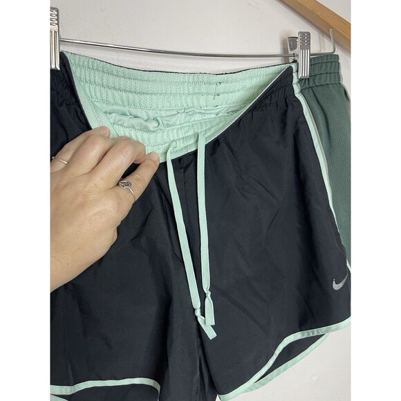 Nike Dri Fit Women's Medium Running Shorts Black Green 4" Inseam Elastic Waist - Picture 4 of 8